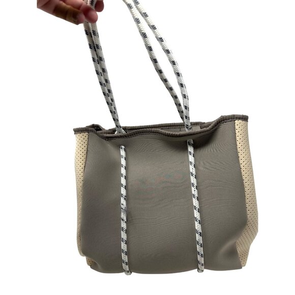 Jen & Co Neoprene Tote Bag With Leopard & Stripe Design - Picture 4 of 13